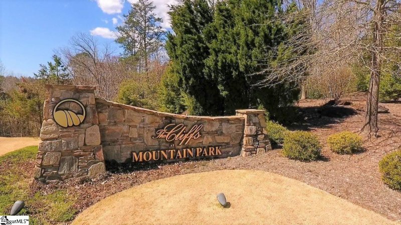 Property image 2 at 301 Blue Bonnet Trail, Marietta, SC 29661-5186