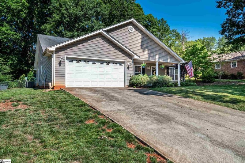 Property image 2 at 5 Stradley Terrace, Greenville, SC 29617