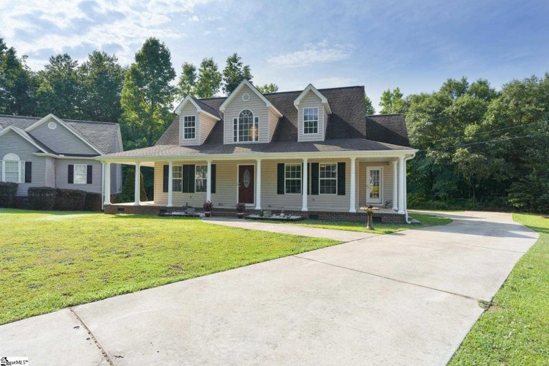 Property image 3 at 129 Royal Drive, Williamston, SC 29697