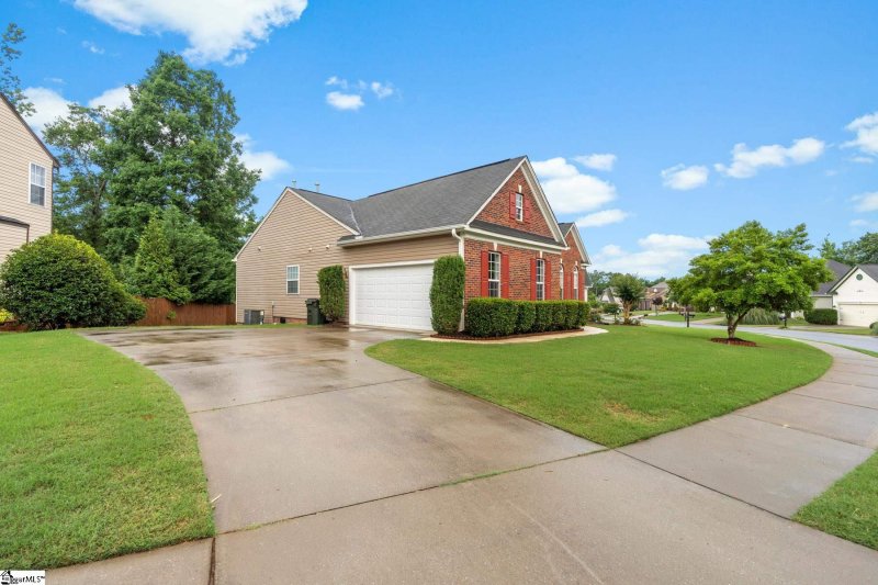 Property image 3 at 211 Brenleigh Court, Simpsonville, SC 29680