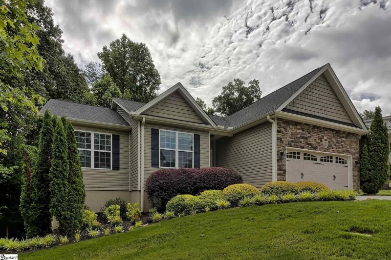 Property image 2 at 5 Ledge Run Court, Greenville, SC 29617