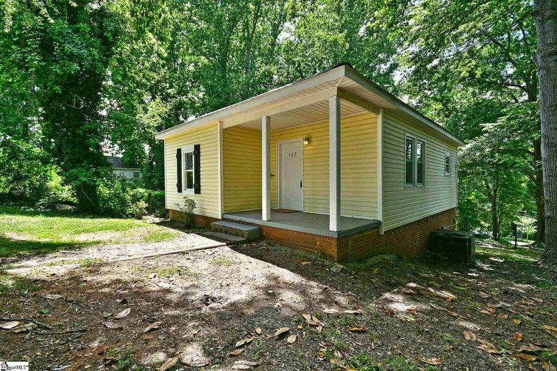 Property image 2 at 123 Cobb Street, Easley, SC 29640