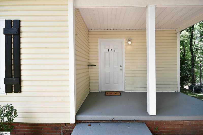 Property image 4 at 123 Cobb Street, Easley, SC 29640