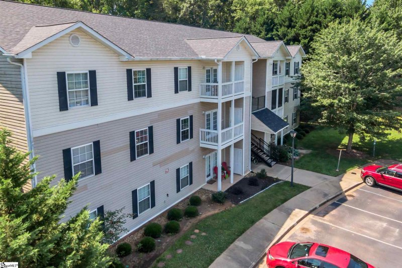 Property image 3 at 221 McKenna Circle, Greenville, SC 29615