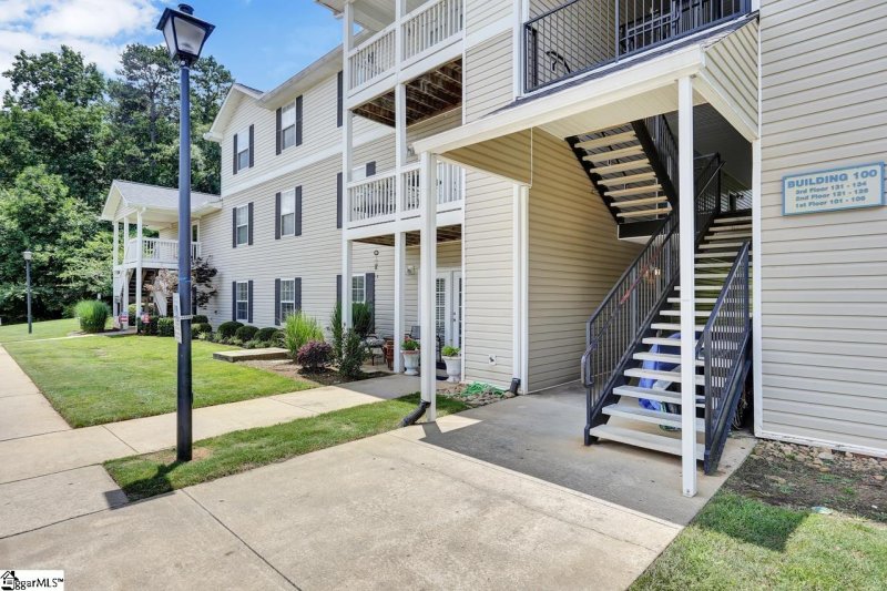 Property image 3 at 102 McKenna Circle, Greenville, SC 29615