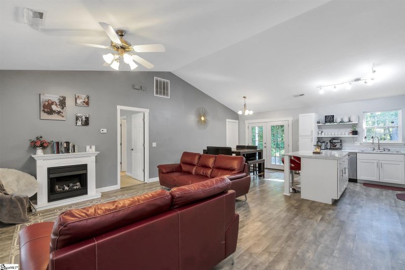 Property image 2 at 823 Gray Eagle Lane, Boiling Springs, SC 29316