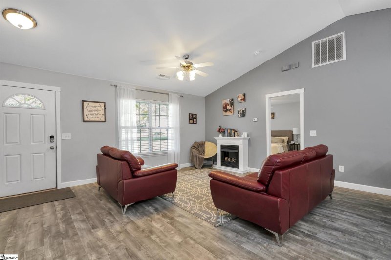 Property image 3 at 823 Gray Eagle Lane, Boiling Springs, SC 29316