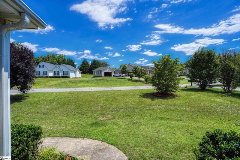 Property image 3 at 131 Brooke Lee Circle, Taylors, SC 29687