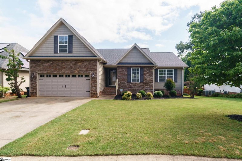 Property image 2 at 506 Summittbluff Drive, Greenville, SC 29617