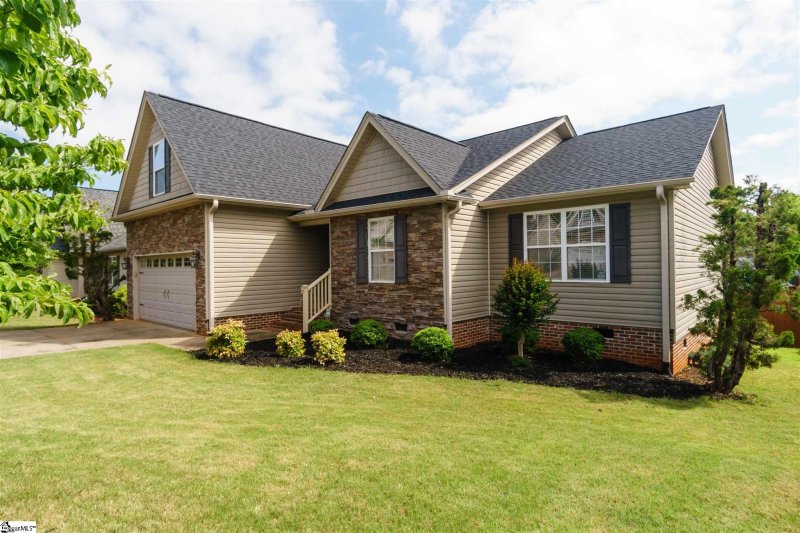 Property image 3 at 506 Summittbluff Drive, Greenville, SC 29617