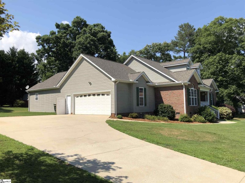 Property image 2 at 18 Clearwater Court, Taylors, SC 29687