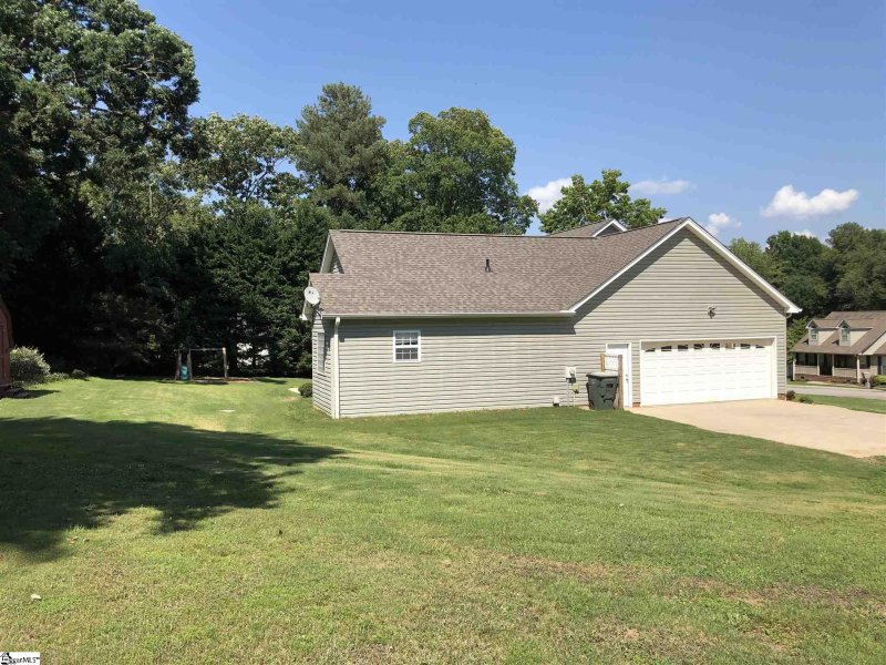 Property image 3 at 18 Clearwater Court, Taylors, SC 29687