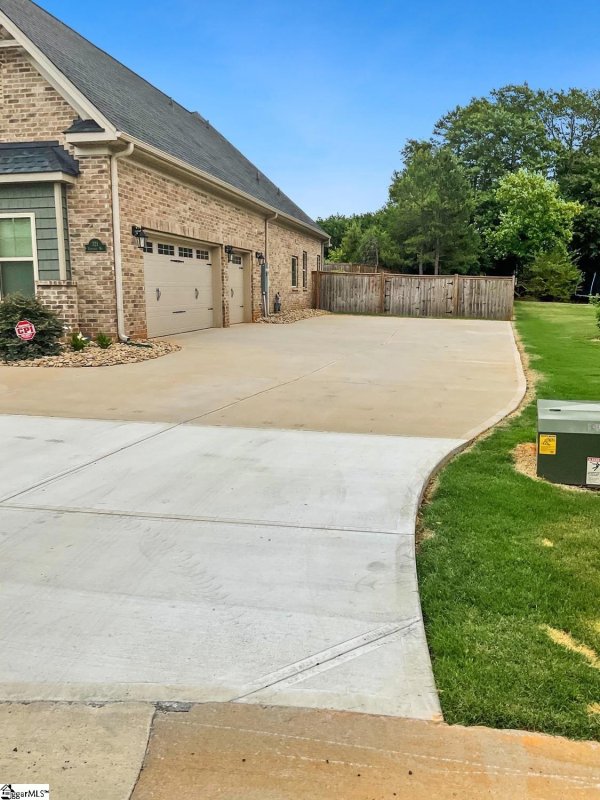 Property image 3 at 321 Crestgate Way, Easley, SC 29642