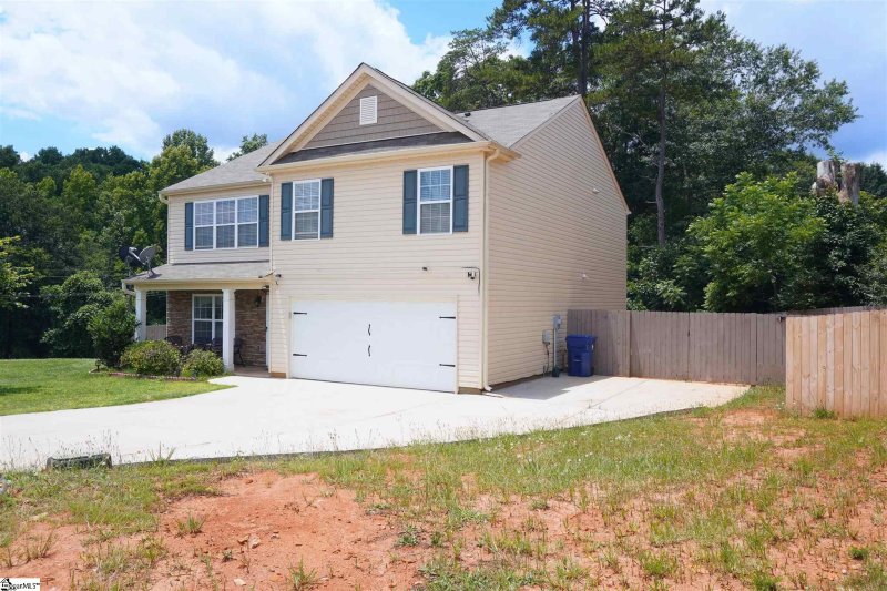 Property image 2 at 820 S Brighton Ridge Court, Wellford, SC 29385