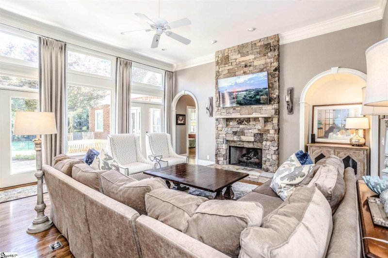 Property image 4 at 6 E Cleveland Bay Court, Greenville, SC 29615