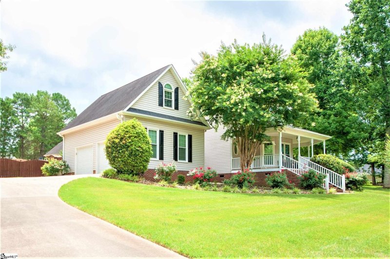 Property image 3 at 102 N Clearstone Court, Easley, SC 29642