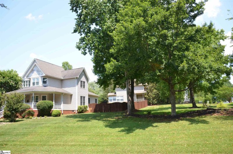 Property image 4 at 102 N Clearstone Court, Easley, SC 29642