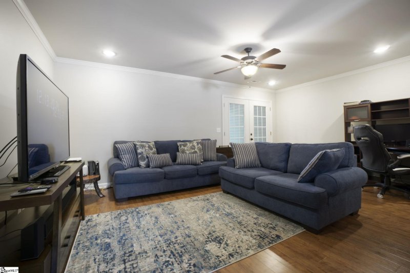 Property image 4 at 1124 E Lee Road, Taylors, SC 29687