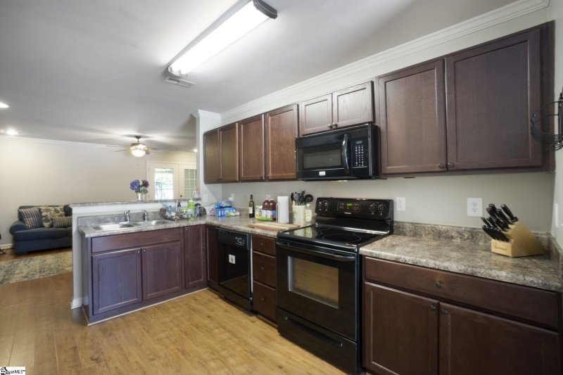 Property image 5 at 1124 E Lee Road, Taylors, SC 29687