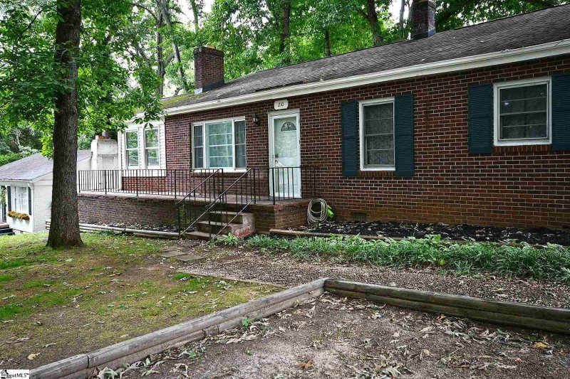 Property image 4 at 210 Grace Avenue, Easley, SC 29640