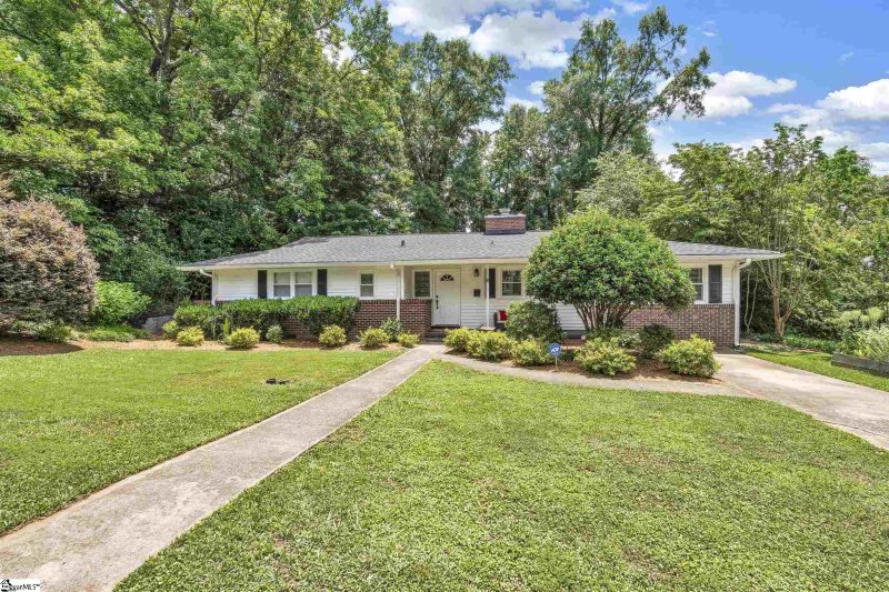 Property image 2 at 8 Ridgecrest Drive, Greenville, SC 29609