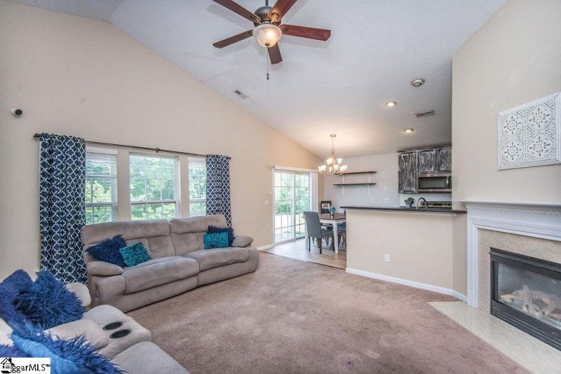 Property image 3 at 515 Flanders Court, Greenville, SC 29607