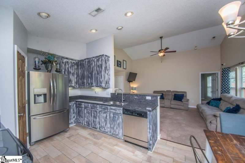 Property image 5 at 515 Flanders Court, Greenville, SC 29607