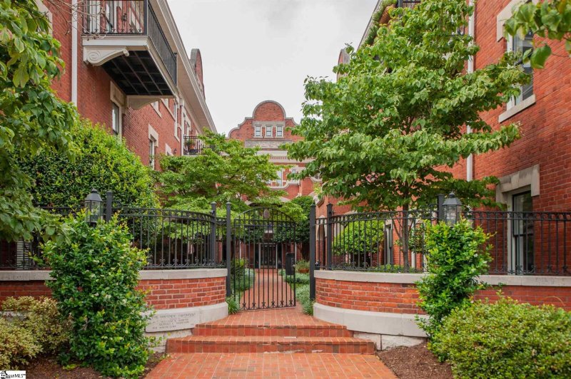 Property image 2 at 400 E Washington Street, Greenville, SC 29601