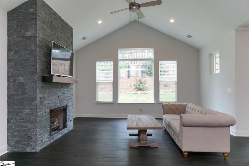 Property image 5 at 328 Brenleigh Court, Simpsonville, SC 29680