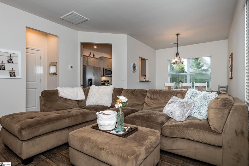 Property image 3 at 214 Southridge Court, Easley, SC 29642