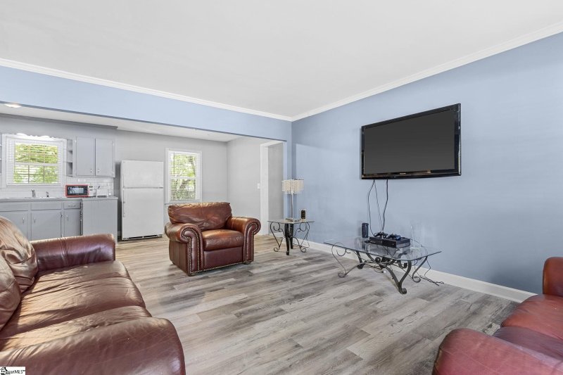 Property image 4 at 108 W Belvedere Road, Greenville, SC 29605