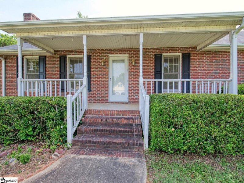 Property image 2 at 102 Spring Meadow Road, Simpsonville, SC 29680