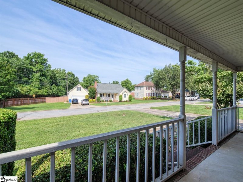 Property image 3 at 102 Spring Meadow Road, Simpsonville, SC 29680