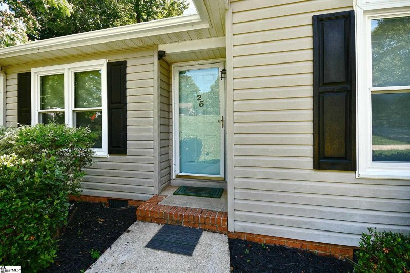 Property image 4 at 25 Pine Ridge Drive, Greenville, SC 29605