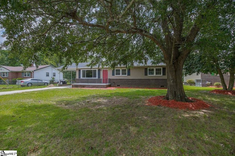 Property image 4 at 102 E Belvedere Road, Greenville, SC 29605