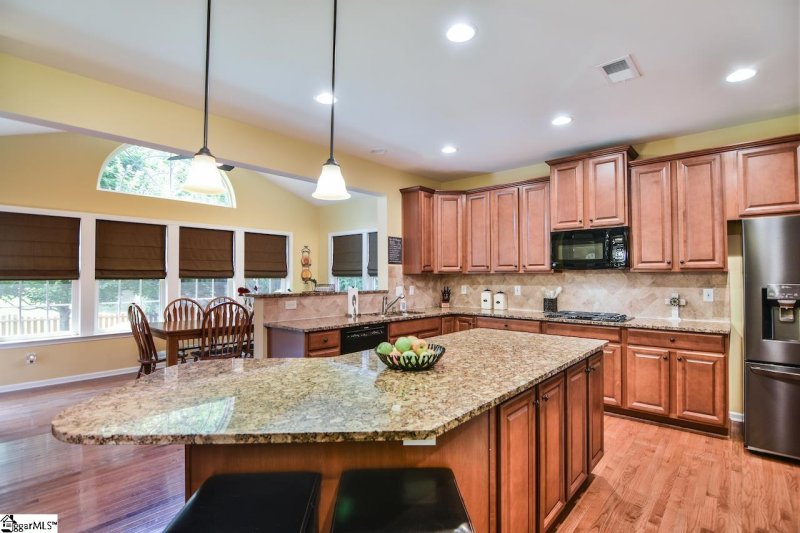 Property image 2 at 12 Glengrove Drive, Simpsonville, SC 29681