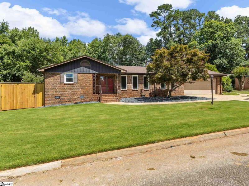 Property image 2 at 4 Broomfield Drive, Greenville, SC 29617