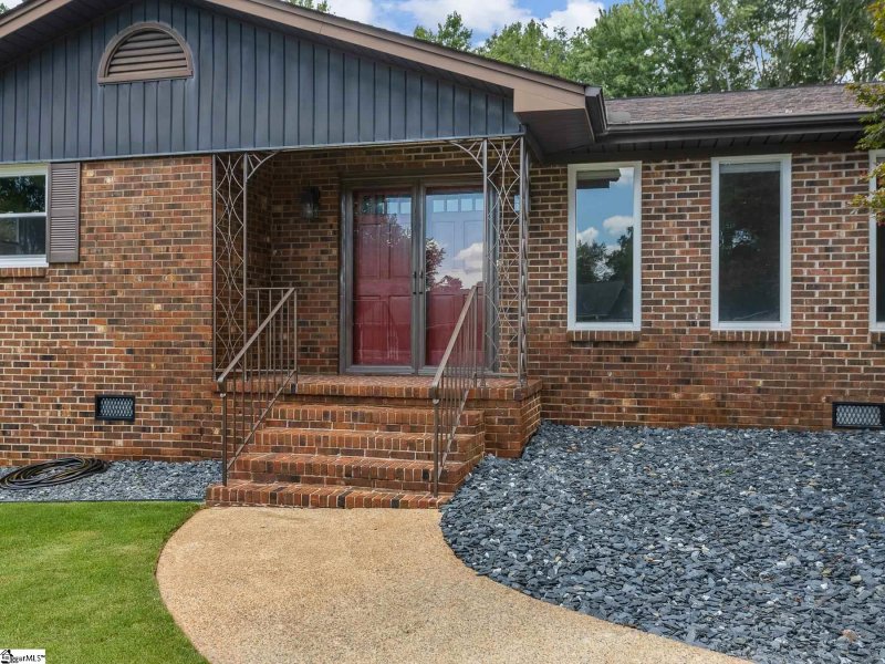 Property image 4 at 4 Broomfield Drive, Greenville, SC 29617