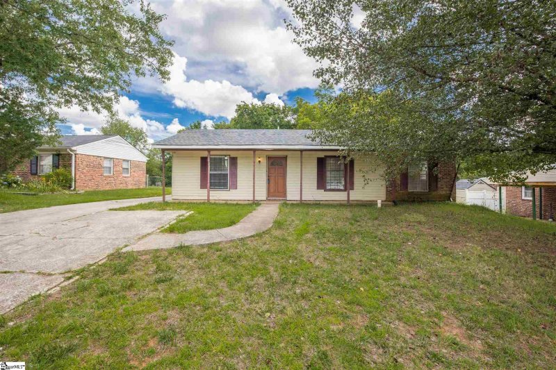 Property image 2 at 304 Boling Road, Taylors, SC 29687