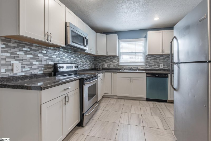 Property image 5 at 304 Boling Road, Taylors, SC 29687