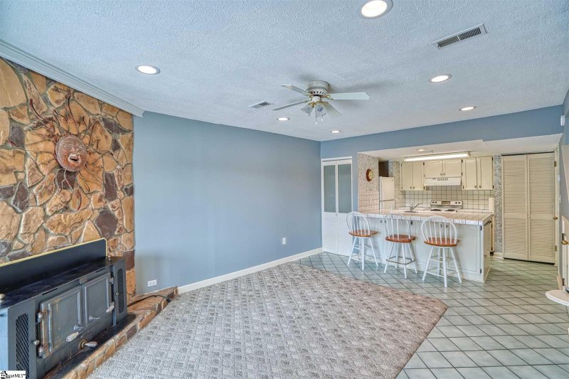 Property image 4 at 11 Spinnaker Court, Greenville, SC 29611