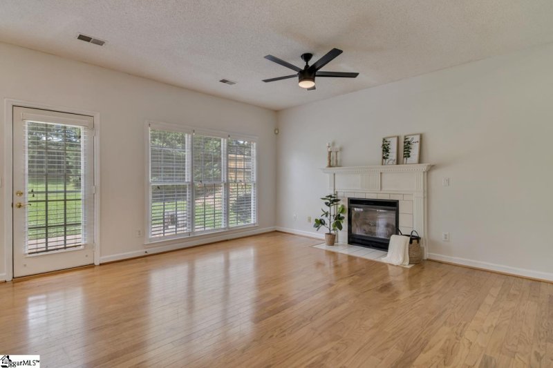 Property image 2 at 6 Grape Vine Court, Greenville, SC 29607