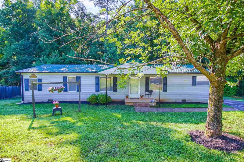 Property image 2 at 131 Sylvan Court, Easley, SC 29640