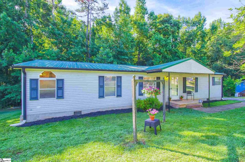 Property image 3 at 131 Sylvan Court, Easley, SC 29640