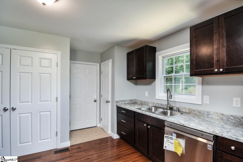 Property image 5 at 207 Brooklawn Drive, Fountain Inn, SC 29644