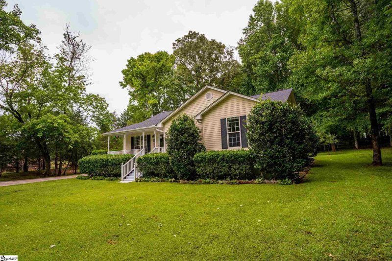 Property image 2 at 400 Peninsula Drive, Laurens, SC 29360