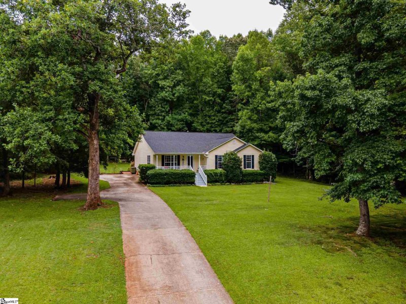 Property image 4 at 400 Peninsula Drive, Laurens, SC 29360