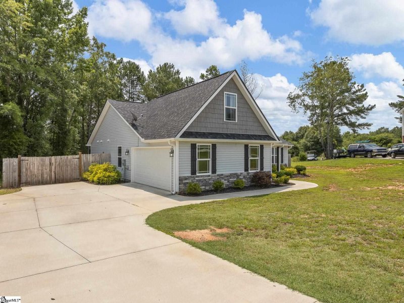 Property image 3 at 236 Redcoat Court, Simpsonville, SC 29680