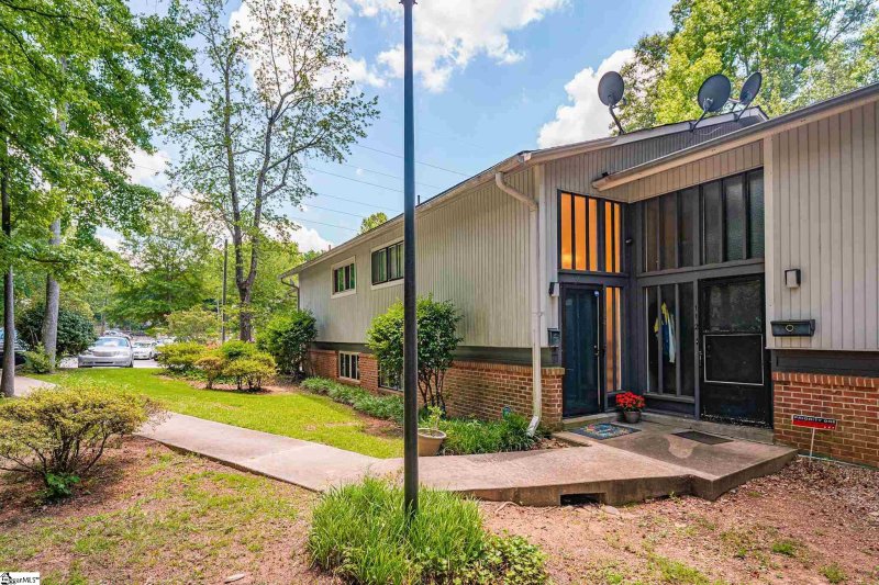 Property image 2 at 111 Briarview Circle, Greenville, SC 29615