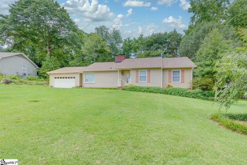 Property image 2 at 12 Buckingham Way, Taylors, SC 29687